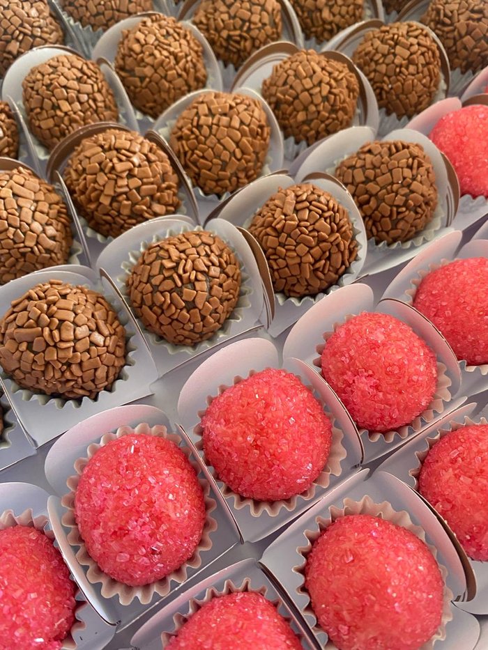 Brigadeiros e docinhos do Kiwi Festas